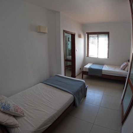 Olana Blue - Beachfront Apartment Rivière Noire Esterno foto