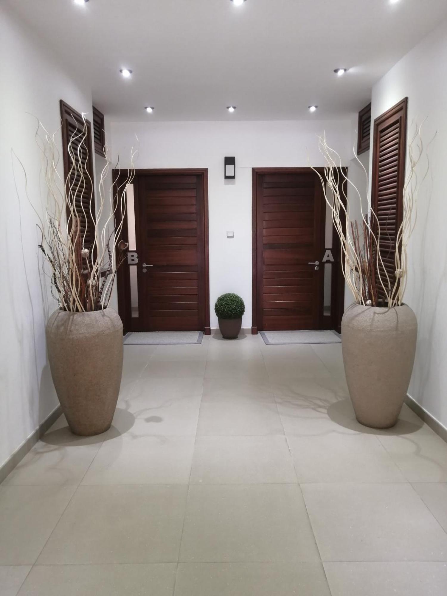 Olana Blue - Beachfront Apartment Rivière Noire Esterno foto