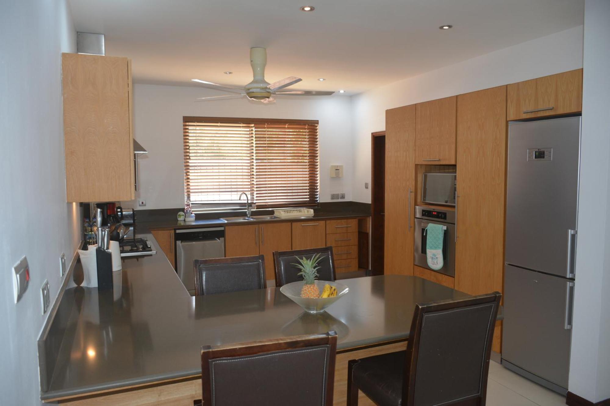 Olana Blue - Beachfront Apartment Rivière Noire Esterno foto