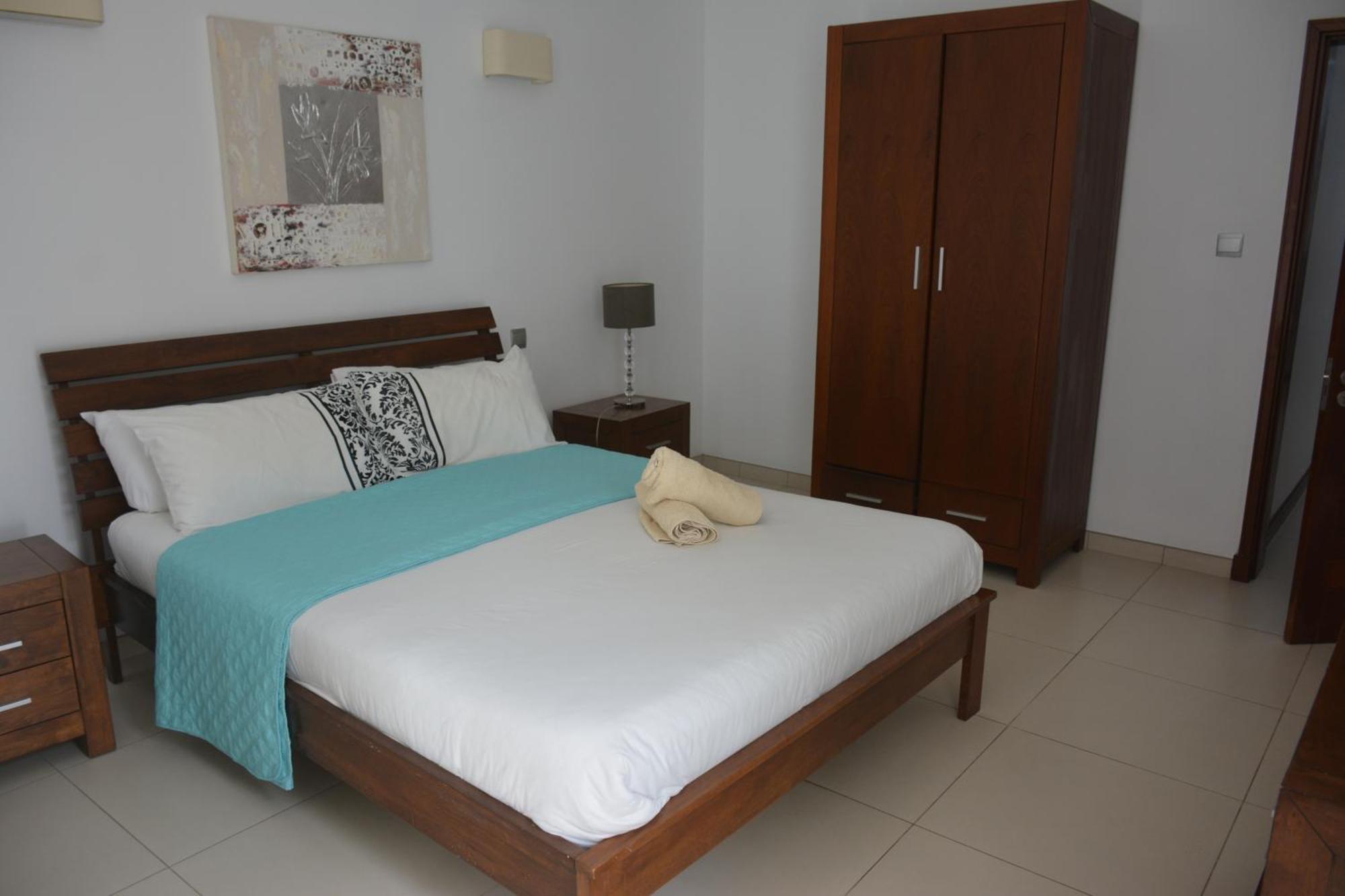 Olana Blue - Beachfront Apartment Rivière Noire Esterno foto
